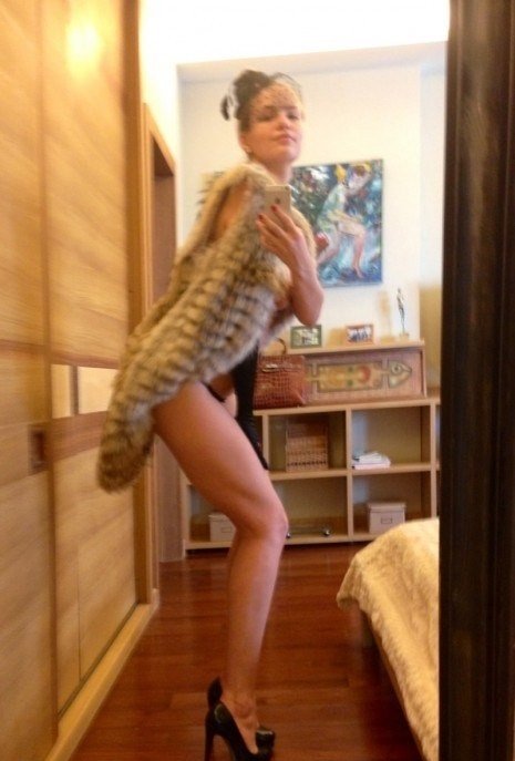 Девушка, хочу провести время с опытным парнем, который все умеет Девушка, хочу провести время с опытным парнем, который все умеет